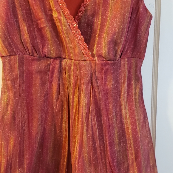 Glittery dressy sleeveless v-neck x-over top. Sz Med - Picture 2 of 5